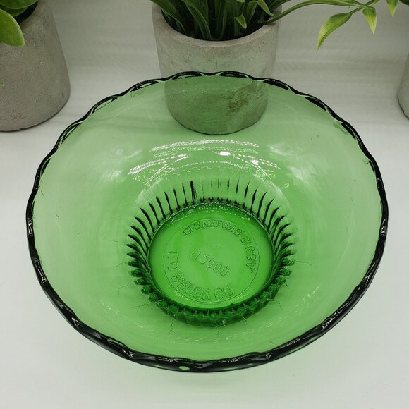 E.O. Brody M2000 Vintage Green Scalloped Pedestal Bowl or Candy Dish - Picture 3 of 11
